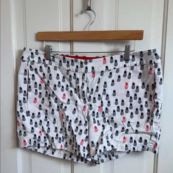 J Crew // Pineapple 🍍 Print Women's Shorts - White and Black - Picture 1 of 3